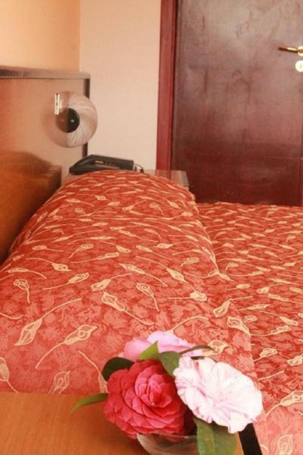 Aries Hotel Lesa Exterior photo